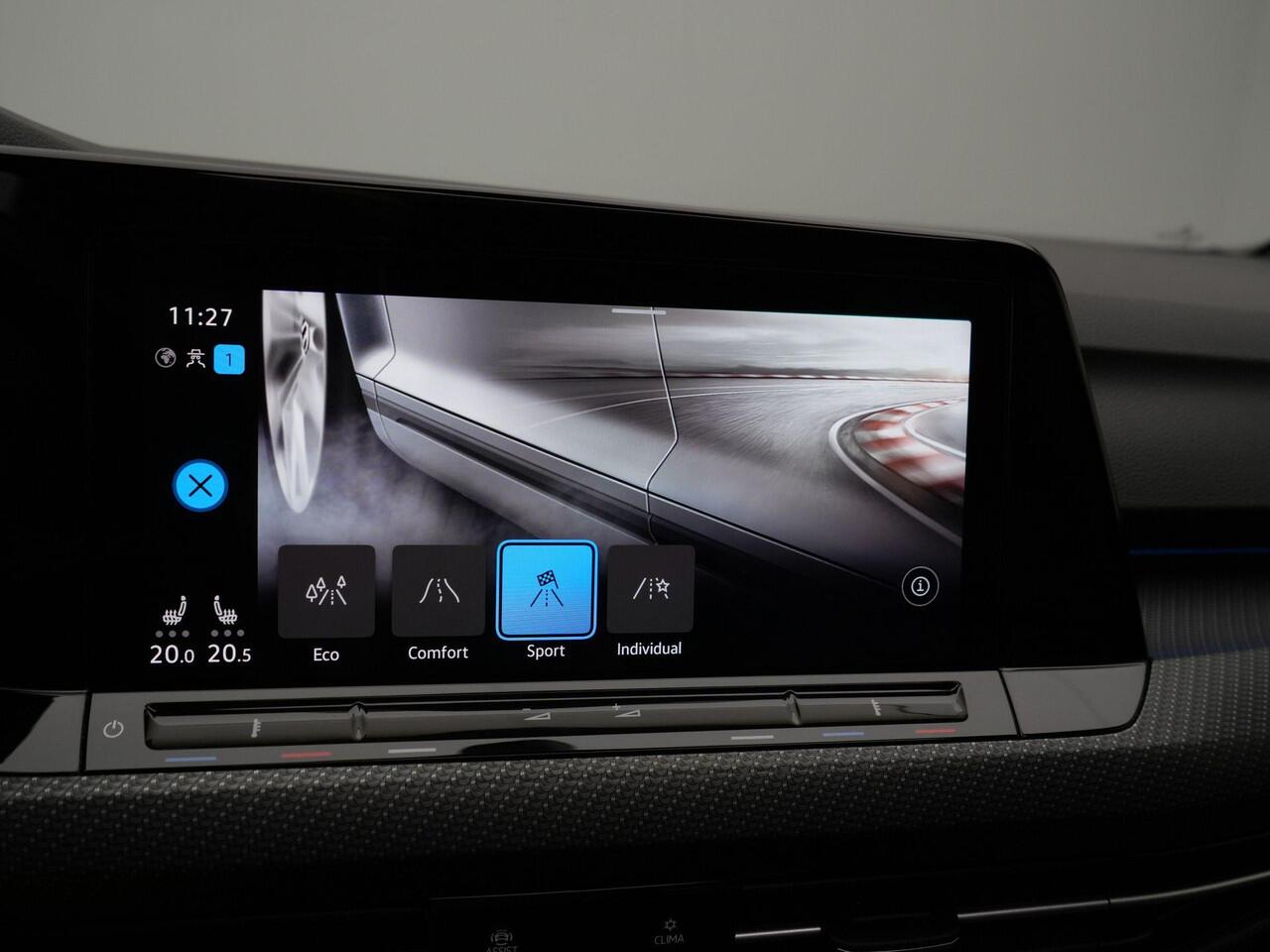 Volkswagen GOLF 1.5 eTSI 150 pk DSG R-Line | Panoramadak | IQ Light | Stuur-/stoelverwarming | Achteruitrijcamera | Navigatie | Keyless Entry