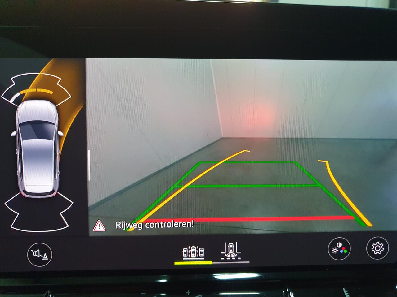 Volkswagen GOLF 1.0 eTSI Life Business CARPLAY/CAMERA/DIG.COCKPIT/LMV