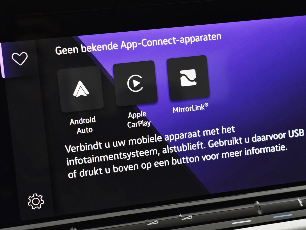 Volkswagen GOLF 1.0 TSI 110pk Life · Apple/Android Car Play · Navi · P-Sensoren · ACC · DAB · Getint Glas · Sfeerverlichting · 16'' Inch · Garantie t/m 30-08-2027 of 100.000km