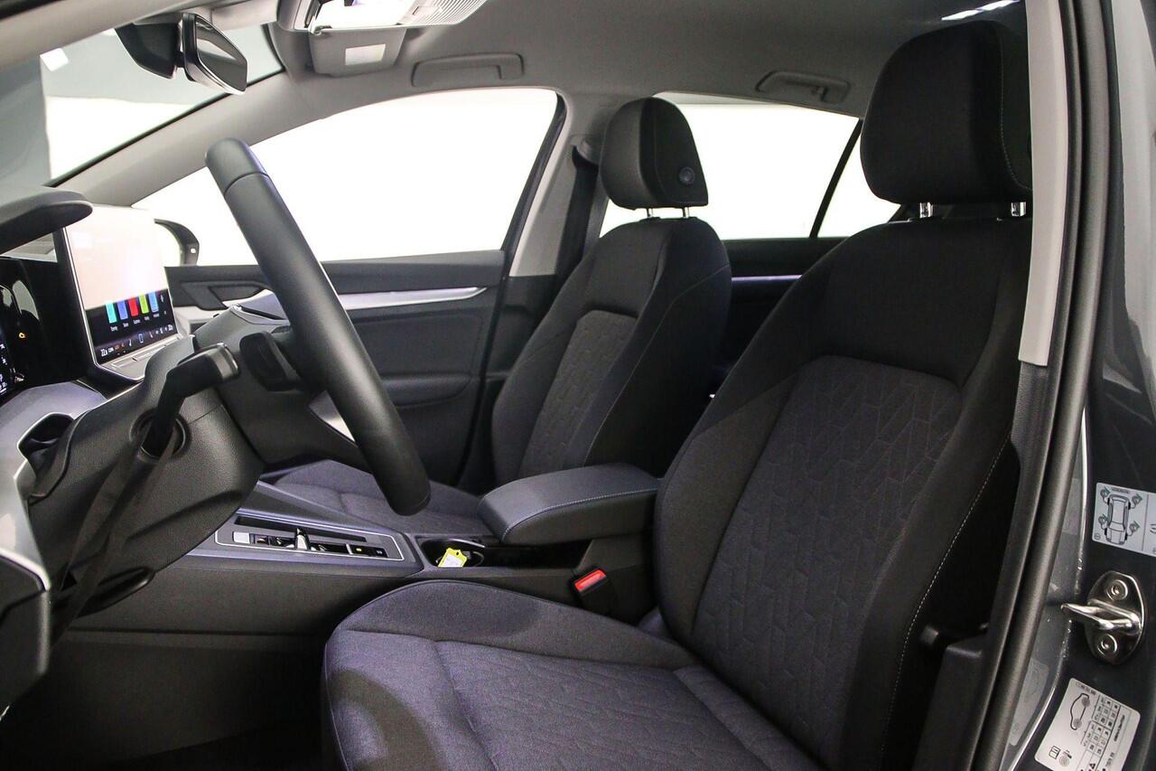 Volkswagen GOLF Life Edition 1.5 eTSI 115pk DSG Automaat Adaptive cruise control, Achteruitrijcamera, Stoelverwarming, LED koplampen, Parkeersensoren, App connect