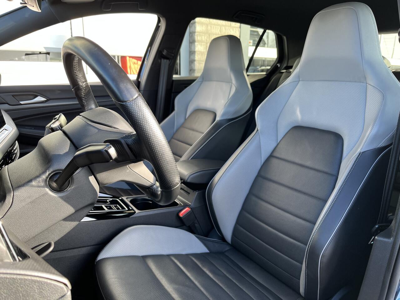 Volkswagen GOLF 1.4 eHybrid GTE / AUTOMAAT/ 245 PK/ PARK. SENSOREN/ LEDEREN MEMORY SEATS/ IQ. LIGHT/ DODE HOEK/ STOELVERWARM & VENTILATIE/ ADAPT. CRUISE/ STUURVERWARM./ TRAVEL ASSIST/ APP CONNECT/ NAVI/ CLIMA/ DAB/ 18" LMV