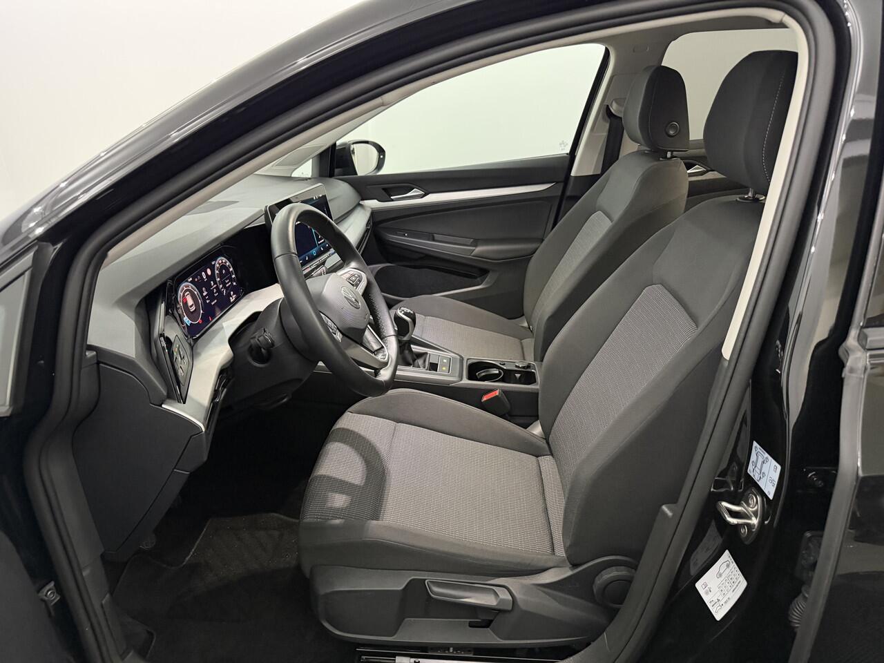 Volkswagen GOLF 8.5 1.5 TSI Life Edition Parkeersensoren, Navi, Winterpakket, Virtual desk, Sfeerverlichting, Keyless start, Cruise control