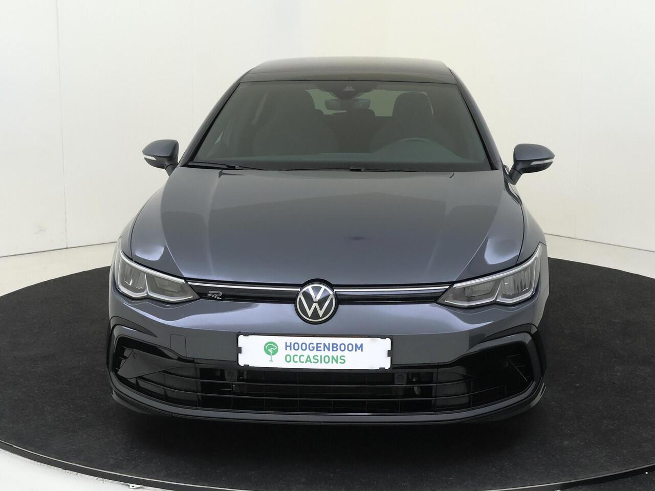 Volkswagen GOLF 1.5 eTSI R-Line | Panoramadak | Navigatie | Parkeersensoren | Adaptieve cruise control | Sfeerverlichting | CarPlay | Draadloze telefoonlader |