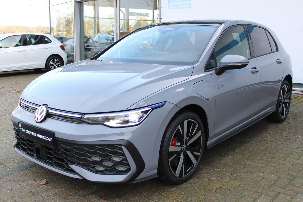 Volkswagen GOLF 1.5 eHybrid GTE 272 pk | Panorama dak | Stoel/Stuur verwarming | 360* Camera | Schuif/Kantel dak | Adaptive cruise controler | Keyless start | Apple CarPlay/Android Auto | Draadloze telefoonlader | IQ.Lights | Climate controle | Parkeersensoren V+A | Navi