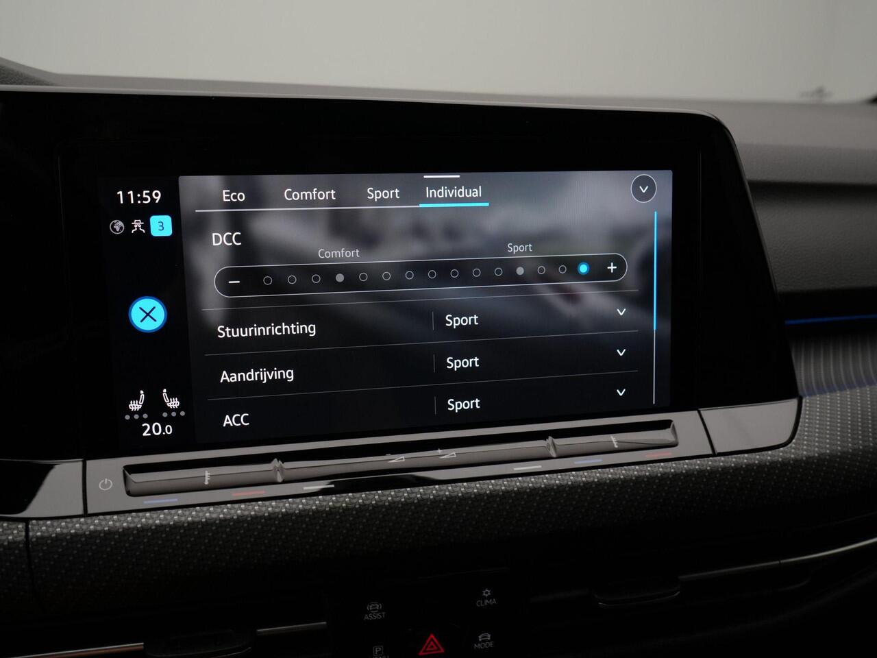 Volkswagen GOLF Variant 1.5 eTSI 150 pk DSG R-Line Business | Trekhaak | Adaptief onderstel | IQ Light | Achteruitrijcamera | Stuur-/stoelverwarming