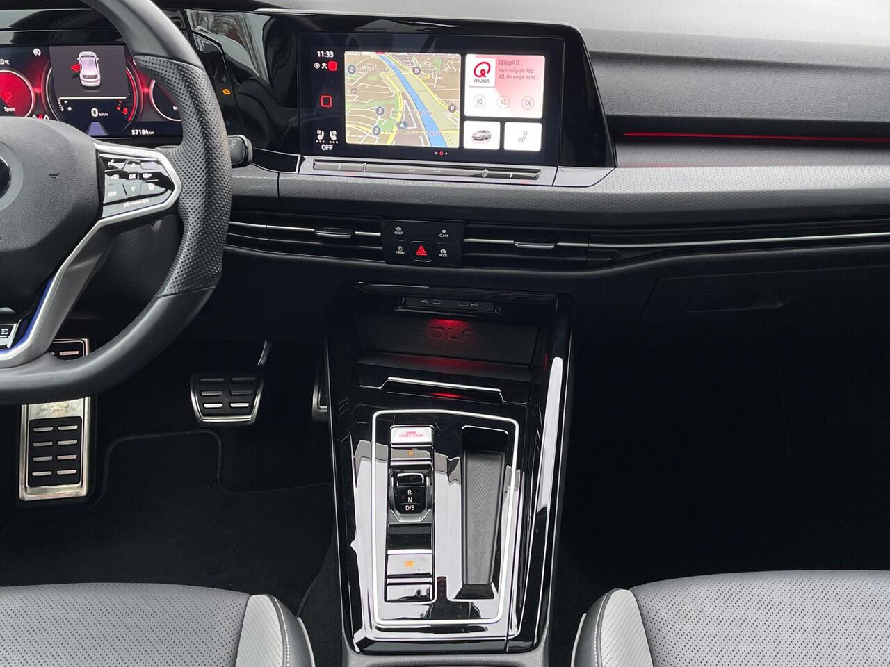 Volkswagen GOLF 1.4 eHybrid 245PK DSG GTE / Panoramadak / Black Style / Leer / Matrix-Led / Digital Cockpit Pro / 18'' LMV / VW