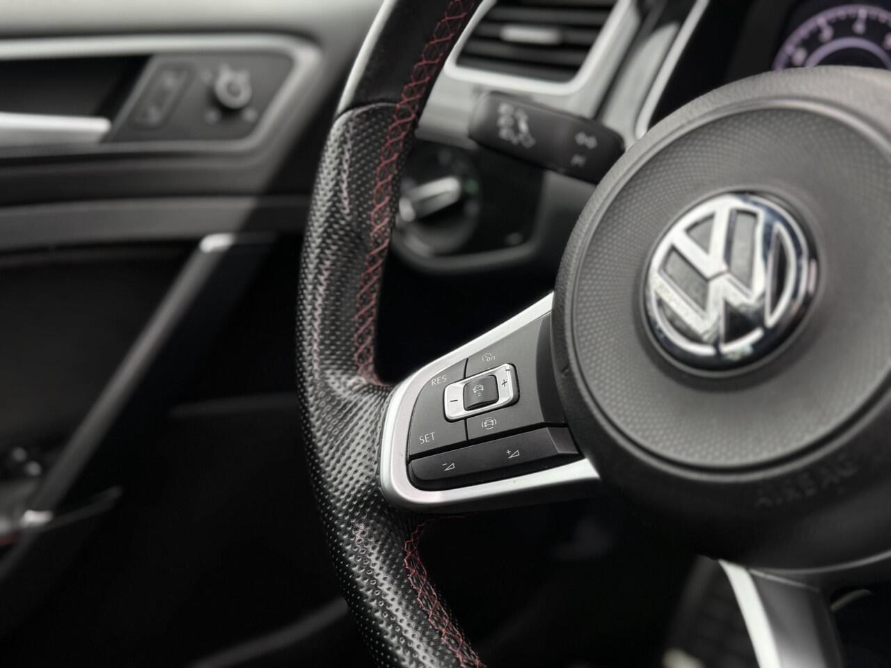 Volkswagen GOLF 2.0 TSI GTI TCR |PANO VIRTUAL CAM CARPLAY