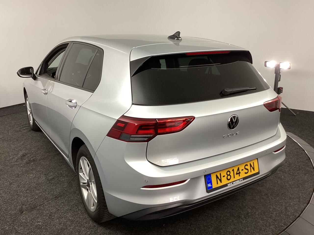 Volkswagen GOLF 1.0 TSI Life | Navi | LMV | PDC | Getint glas |*