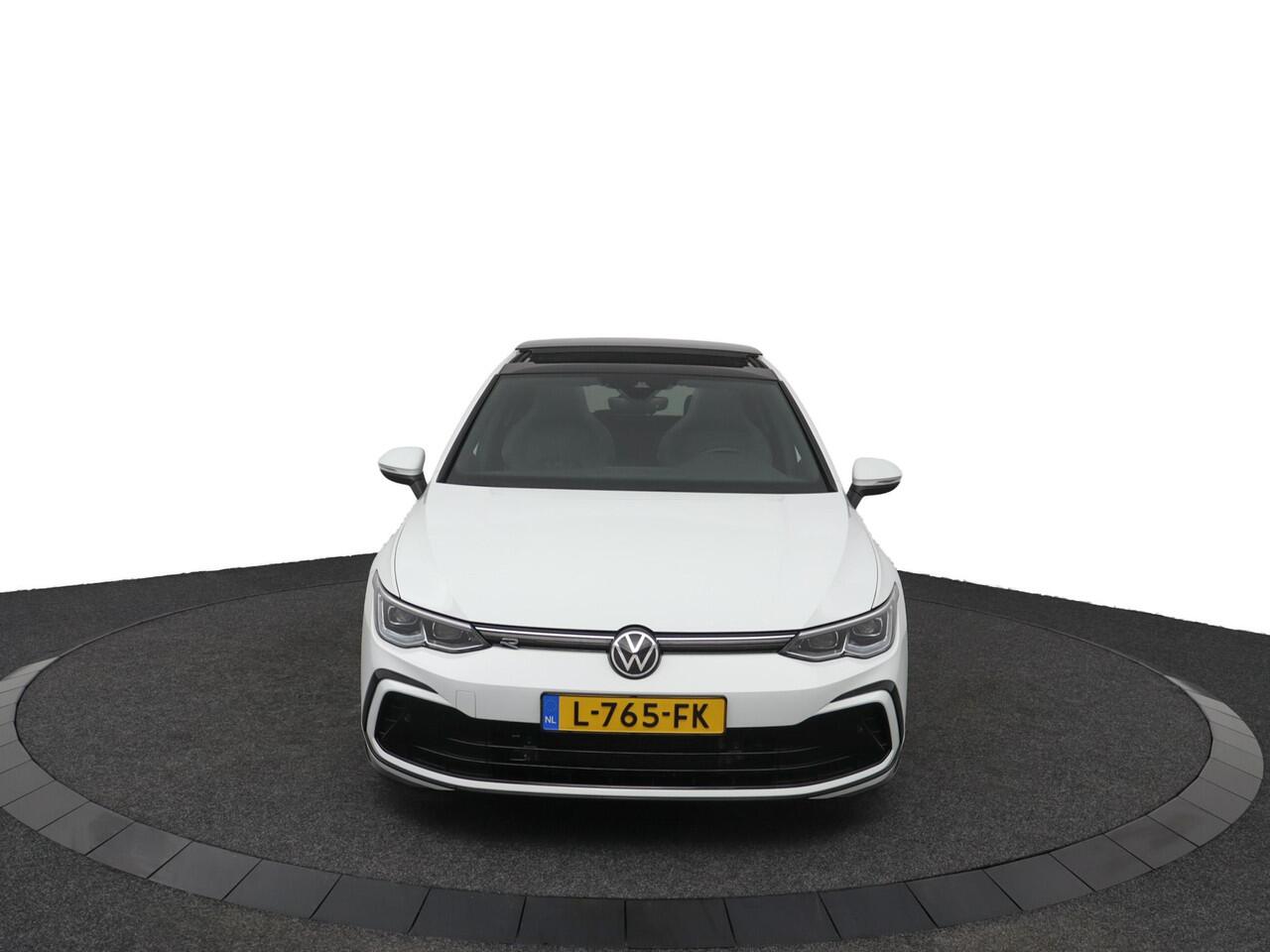 Volkswagen GOLF 1.5 eTSI R-Line Business | Panoramadak | Parkeercamera | Navigatie