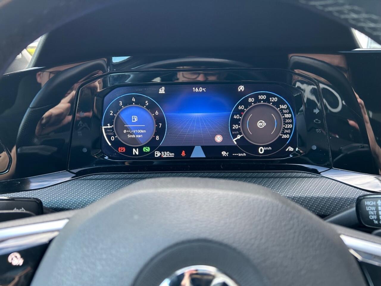 Volkswagen GOLF 1.5 eTSI R-Line