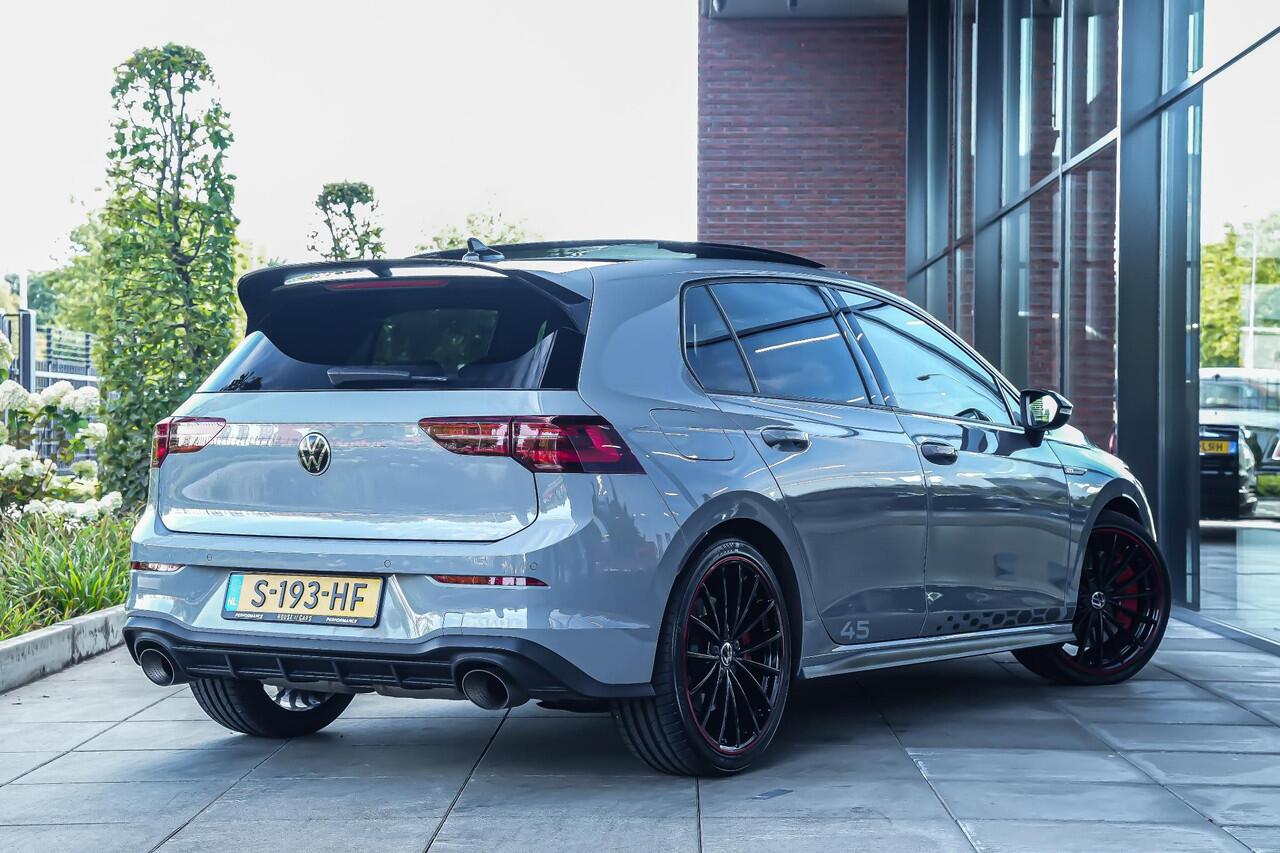 Volkswagen GOLF GTI Clubsport 45Jahre 2.0 300pk TSI |Akrapovic|panoramadak|parkeercamera|IQ Light|blind spot|ACC|stoelverwarming|19"|