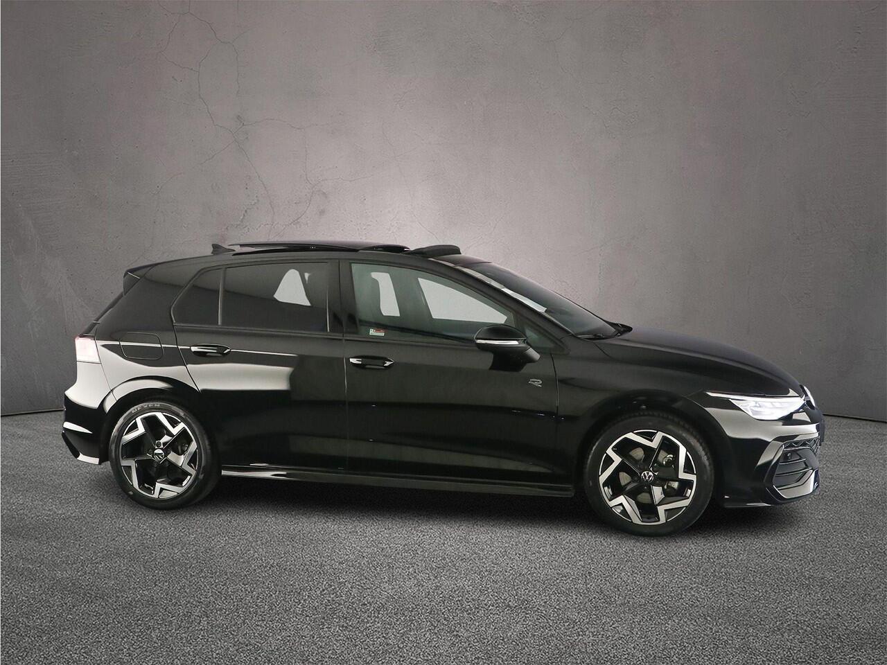 Volkswagen GOLF R-Line Edition 1.5 eTSI 150pk DSG Automaat Panoramadak, Harman Kardon audio, Adaptive cruise control, Achteruitrijcamera, LED matrix koplampen