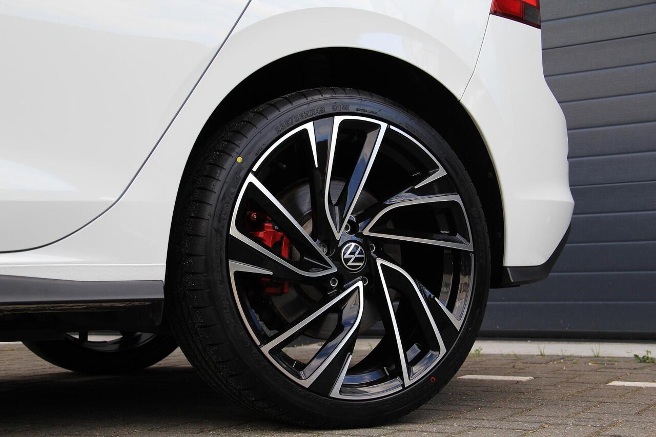 Volkswagen GOLF 1.4 eHybrid GTE 19" Adelaide | Sfeerverlichting | Apple Carplay | Parkeersensoren rondom | Nieuwstaat!
