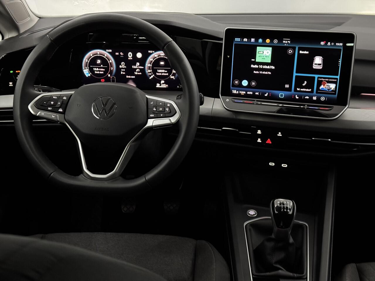 Volkswagen GOLF 1.5 TSI Life Business Clima, Apple carplay, Parkeersensoren, Stoelverwarming, Sfeerverlichting, Led, Keyless start, 2 jaar garantie