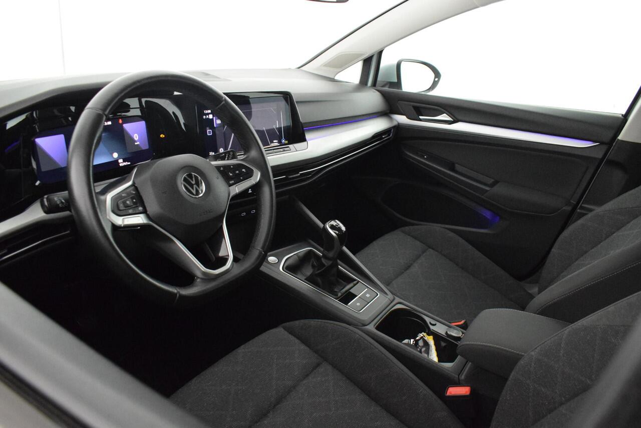 Volkswagen GOLF 1.0 TSI 110pk Life Navigatie Cruise Control Parkeersensoren