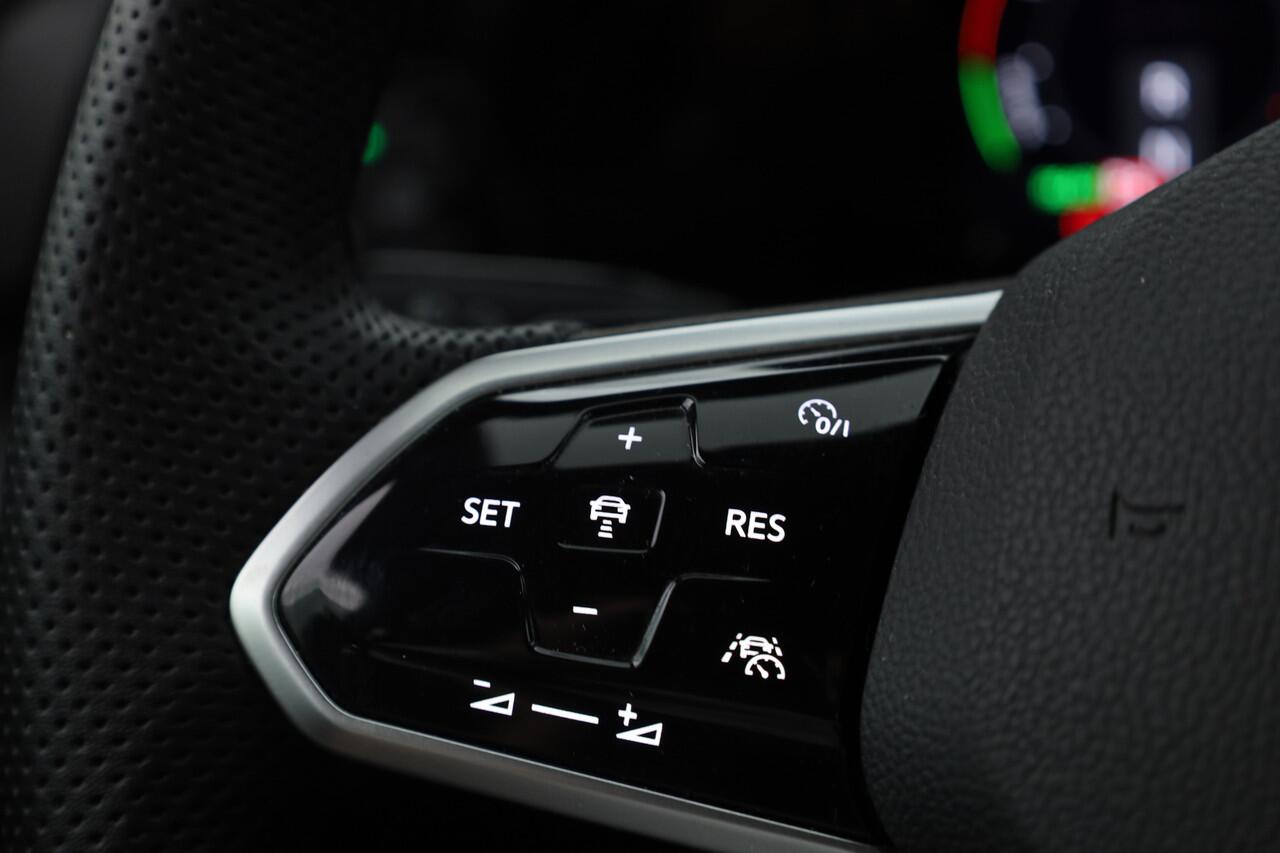 Volkswagen GOLF 1.4 eHybrid GTE | HUD | Stoelventilatie | Leder | IQ. Light | Adapt. Cruise | Elek. Trekhaak