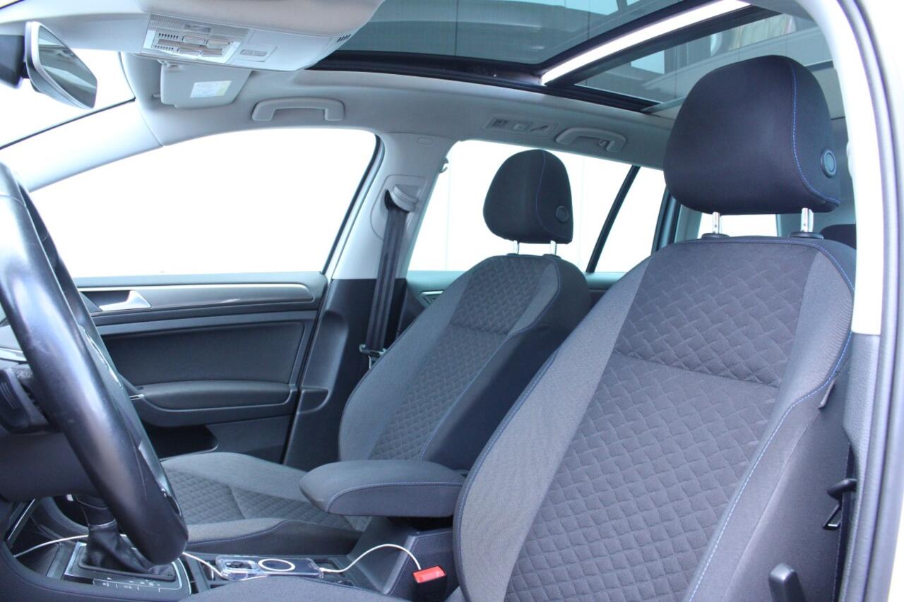 Volkswagen GOLF Variant 1.5 TSI DSG Highline PANO VIRTUAL CARPL ACC STUURVW '19