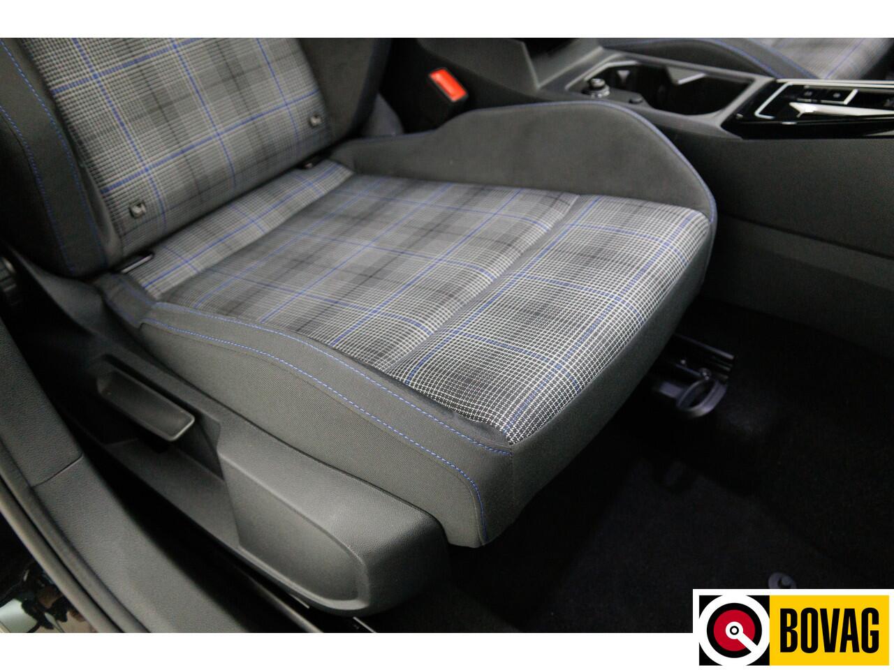 Volkswagen GOLF 1.5 eHybrid GTE Black 272 PK automaat | IQ Led | Elec. trekhaak | Headup | Stoel- & stuurverw. | PDC V + A, Camera, App. connect, Navigatie, 131 KM actieradius (WLTP)