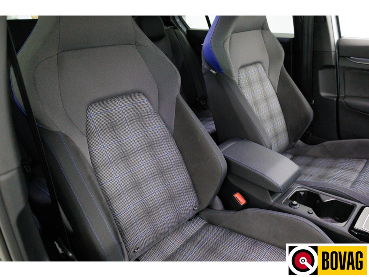 Volkswagen GOLF 1.5 eHybrid GTE Black 272 PK automaat | IQ Led | Elec. trekhaak | Headup | Stoel- & stuurverw. | PDC V + A, Camera, App. connect, Navigatie, 131 KM actieradius (WLTP)