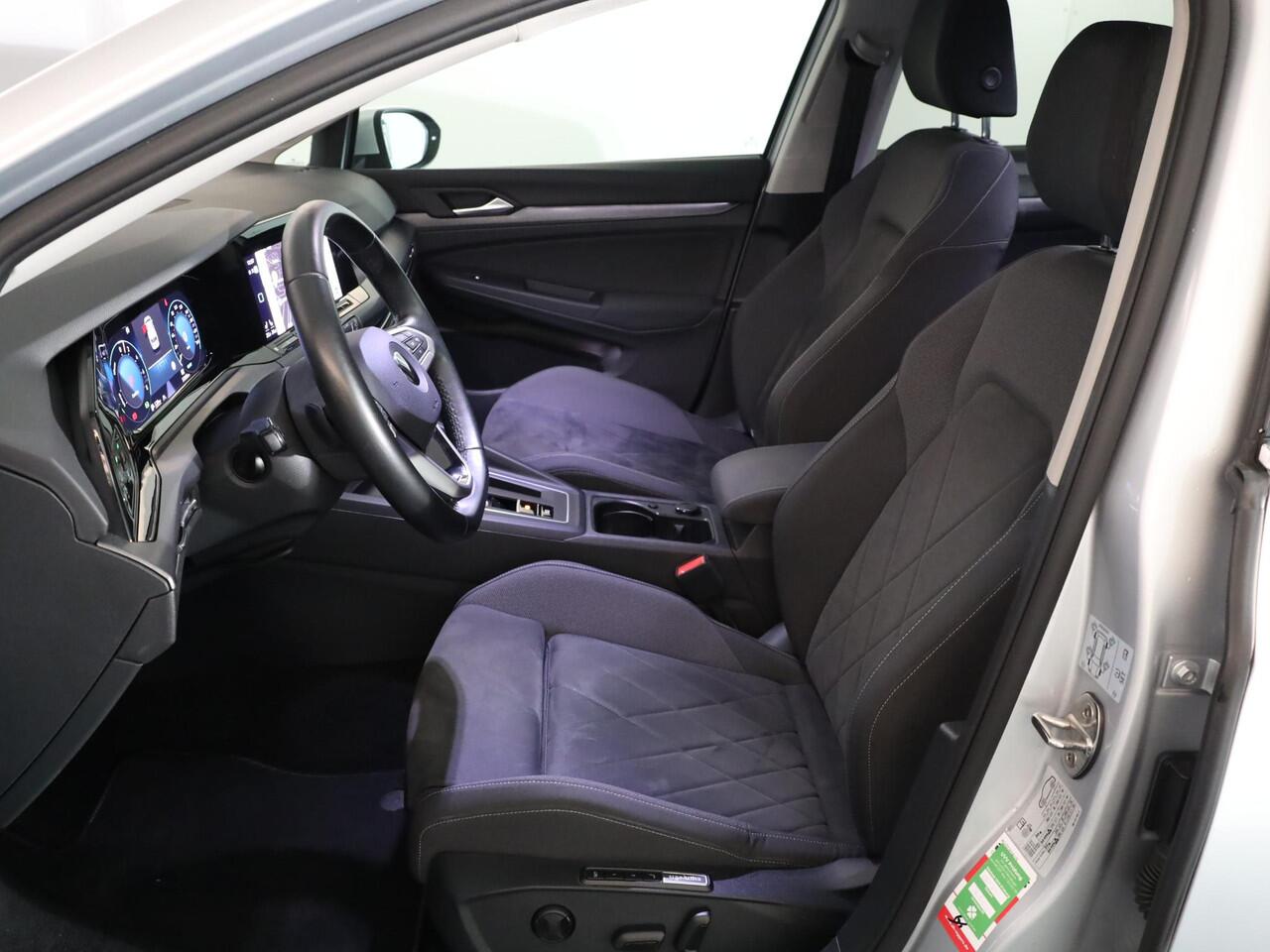 Volkswagen GOLF 1.4 eHybrid Style 204 pk Automaat (DSG) | Navigatie | Parkeersensoren | Adaptieve cruise control | LED koplampen | Stoelverwarming |