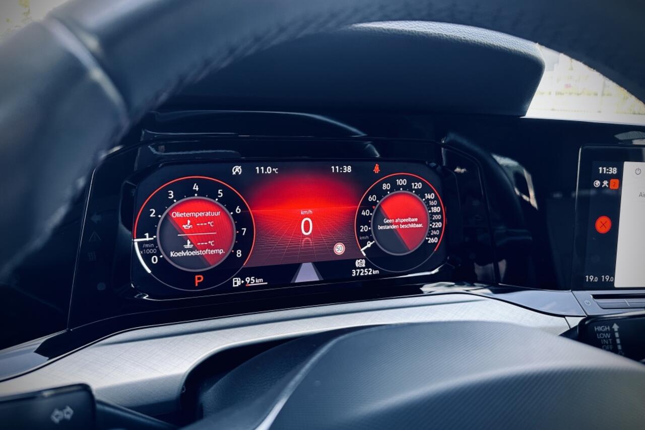 Volkswagen GOLF 1.0 eTSI Life | R-LINE PAKKET | LED | CARPLAY | VIRTUAL DASH