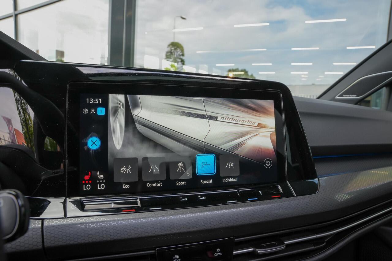 Volkswagen GOLF GTI Clubsport 45 Jahre 2.0 300pk TSI |Akrapovic|Harman&Kardon|Nürburgring|panoramadak|HUD|Harman&Kardon|IQ light|