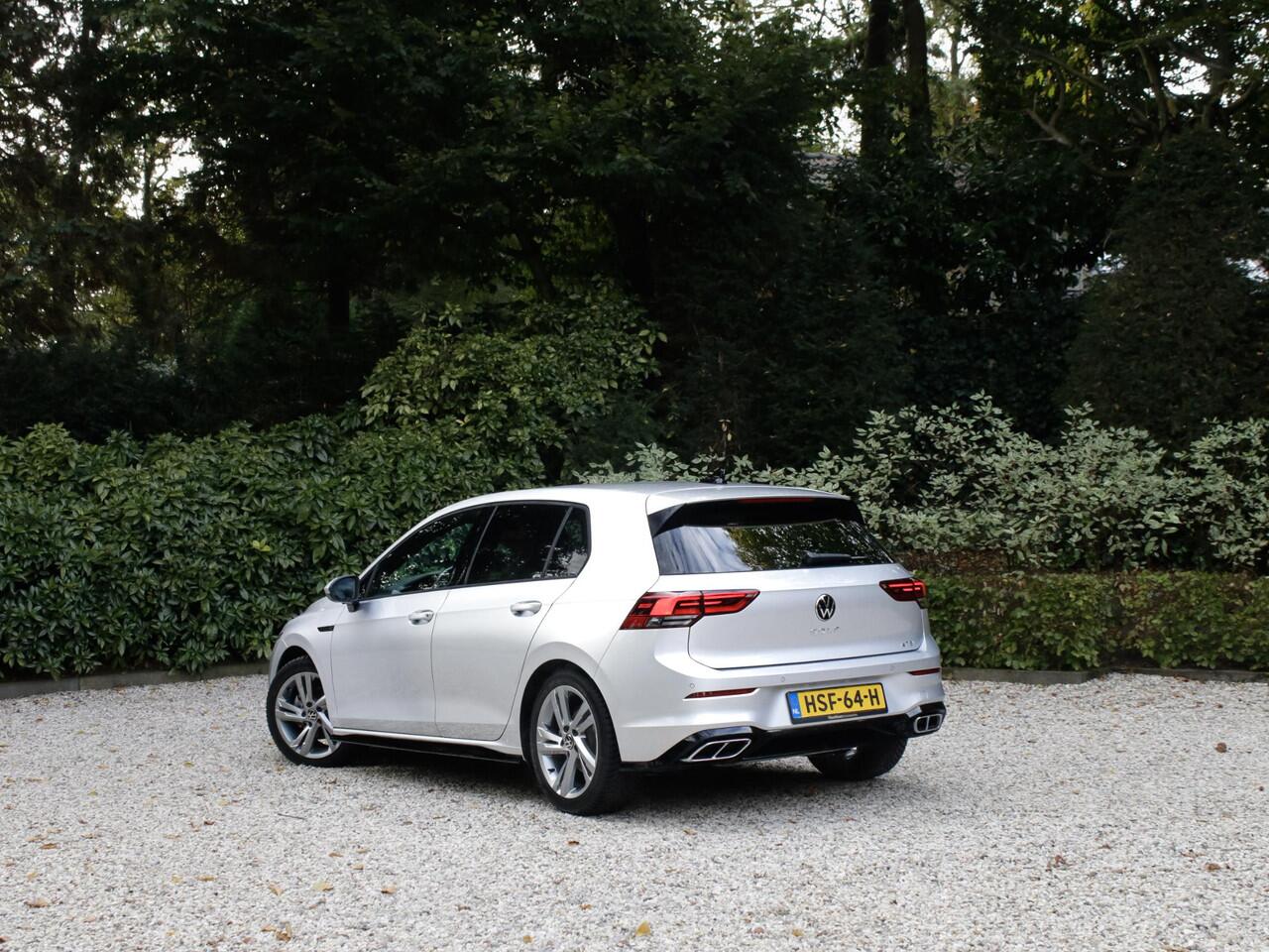 Volkswagen GOLF 1.5 eTSI R-Line | IQ Lights | Achteruitrijcamera| Carplay | Adaptieve Cruise control |