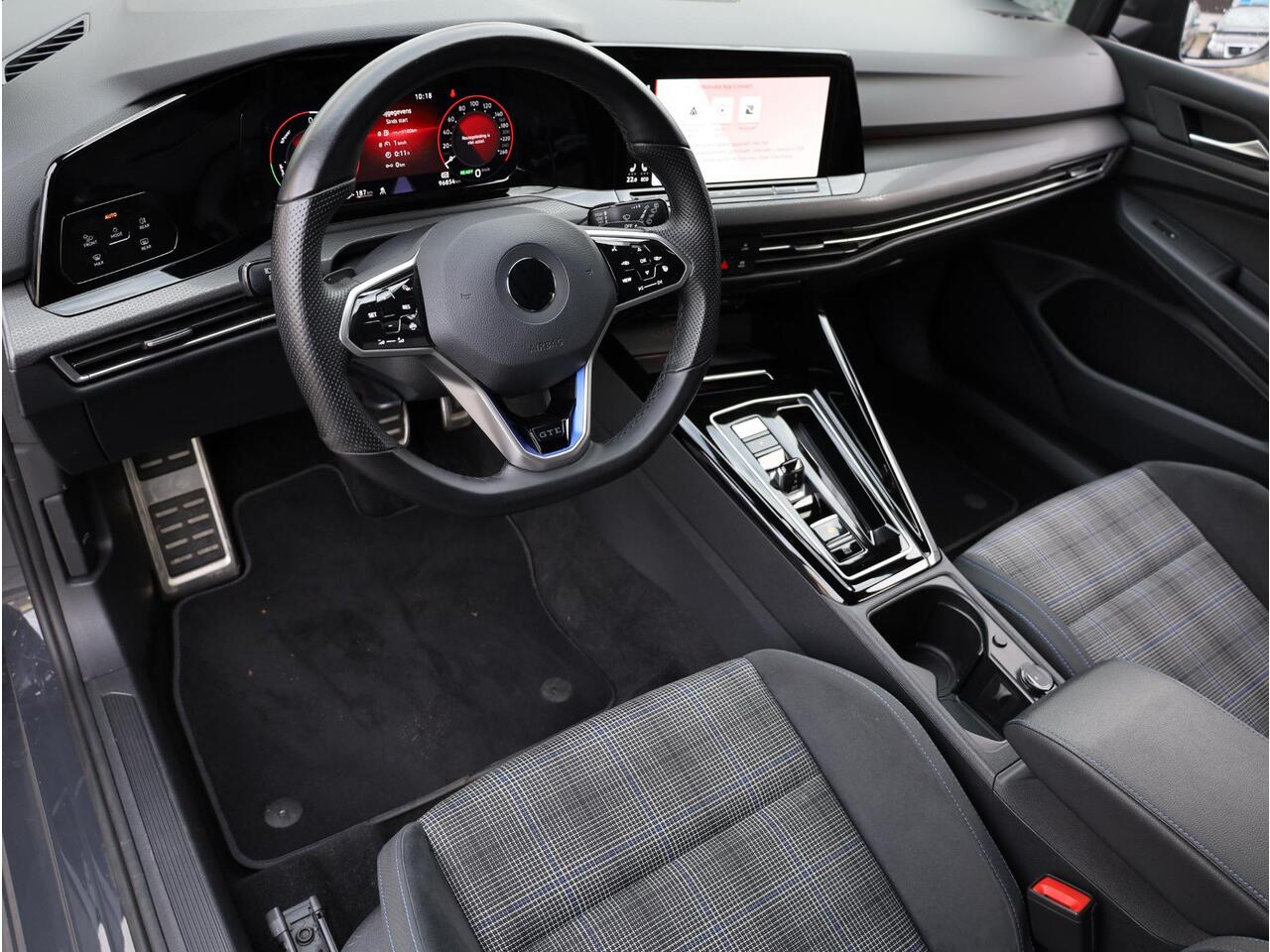 Volkswagen GOLF GTE 245PK | Achteruitrijcamera | Stoel&Stuurverwarming | Carplay/Android | 18"Inch |