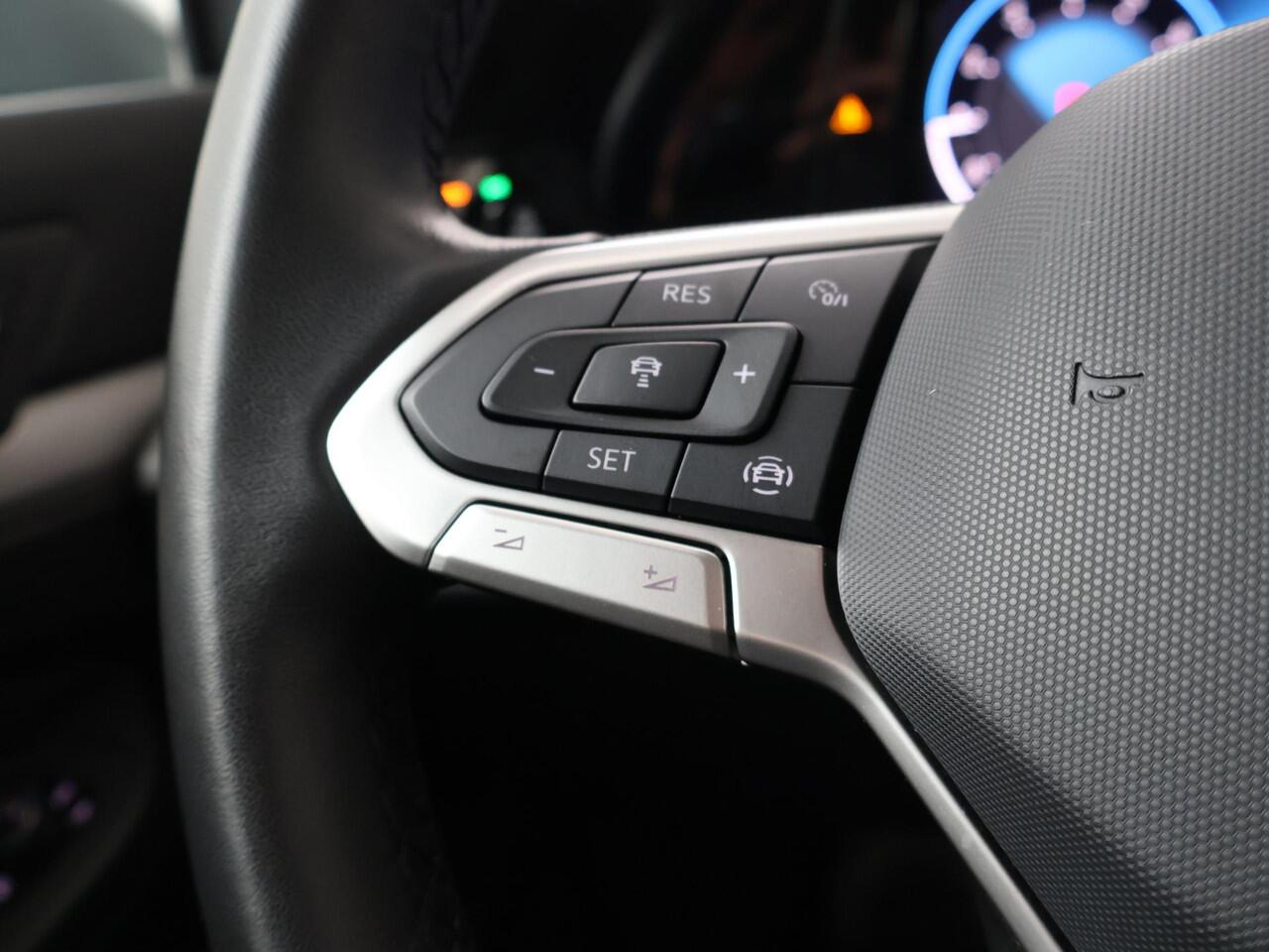 Volkswagen GOLF 1.0 eTSI Life | 110 PK | Automaat | Adaptive cruise control | Navigatiesysteem |