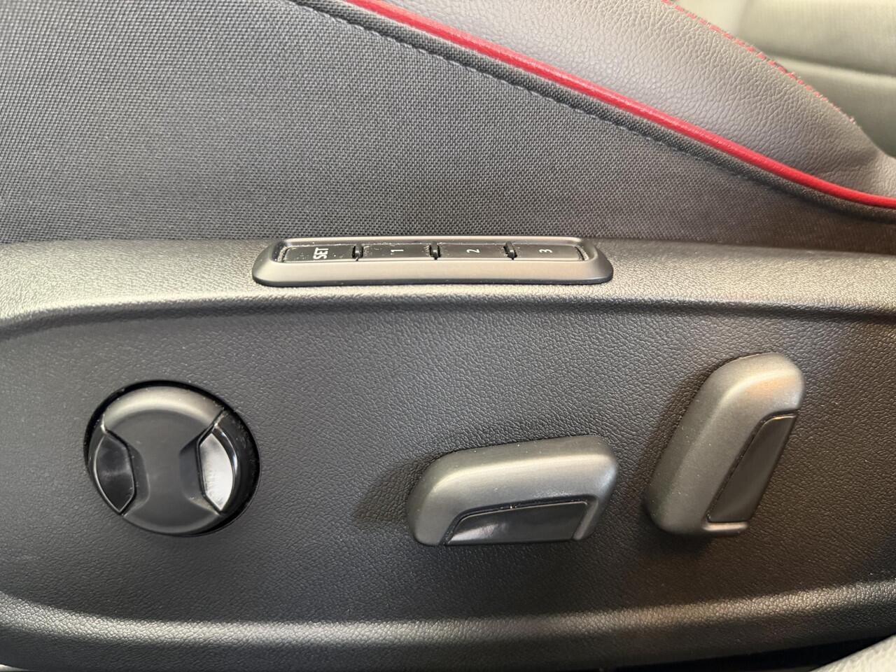 Volkswagen GOLF 2.0 TSI GTI Clubsport Leder / Pano / Cam