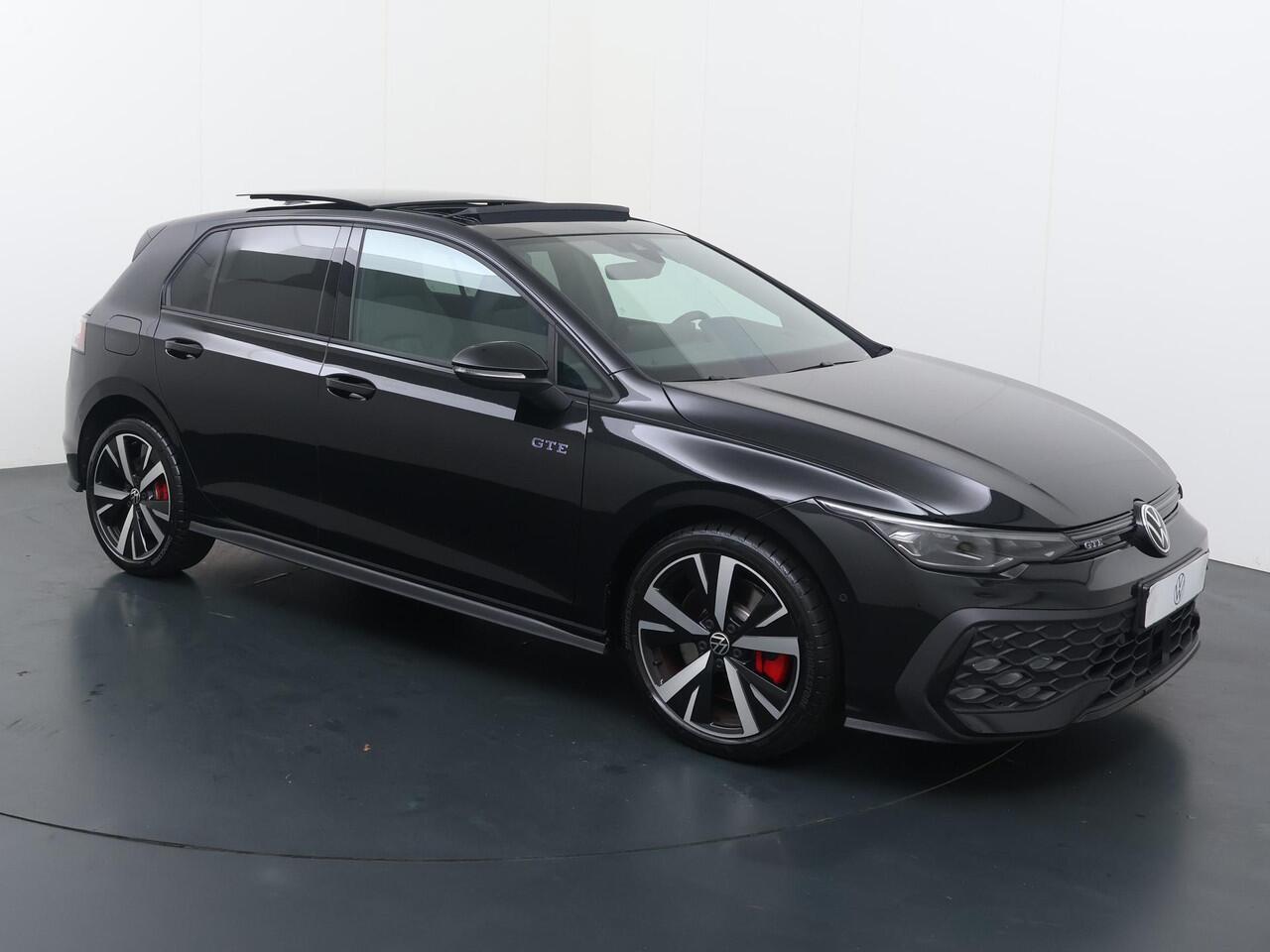 Volkswagen GOLF 1.5 eHybrid GTE | 272 PK | SoH 99% | Trekhaak | Panoramadak | LED Matrix | Head-up display | Onderstelregeling | Apple Carplay/Android Auto |