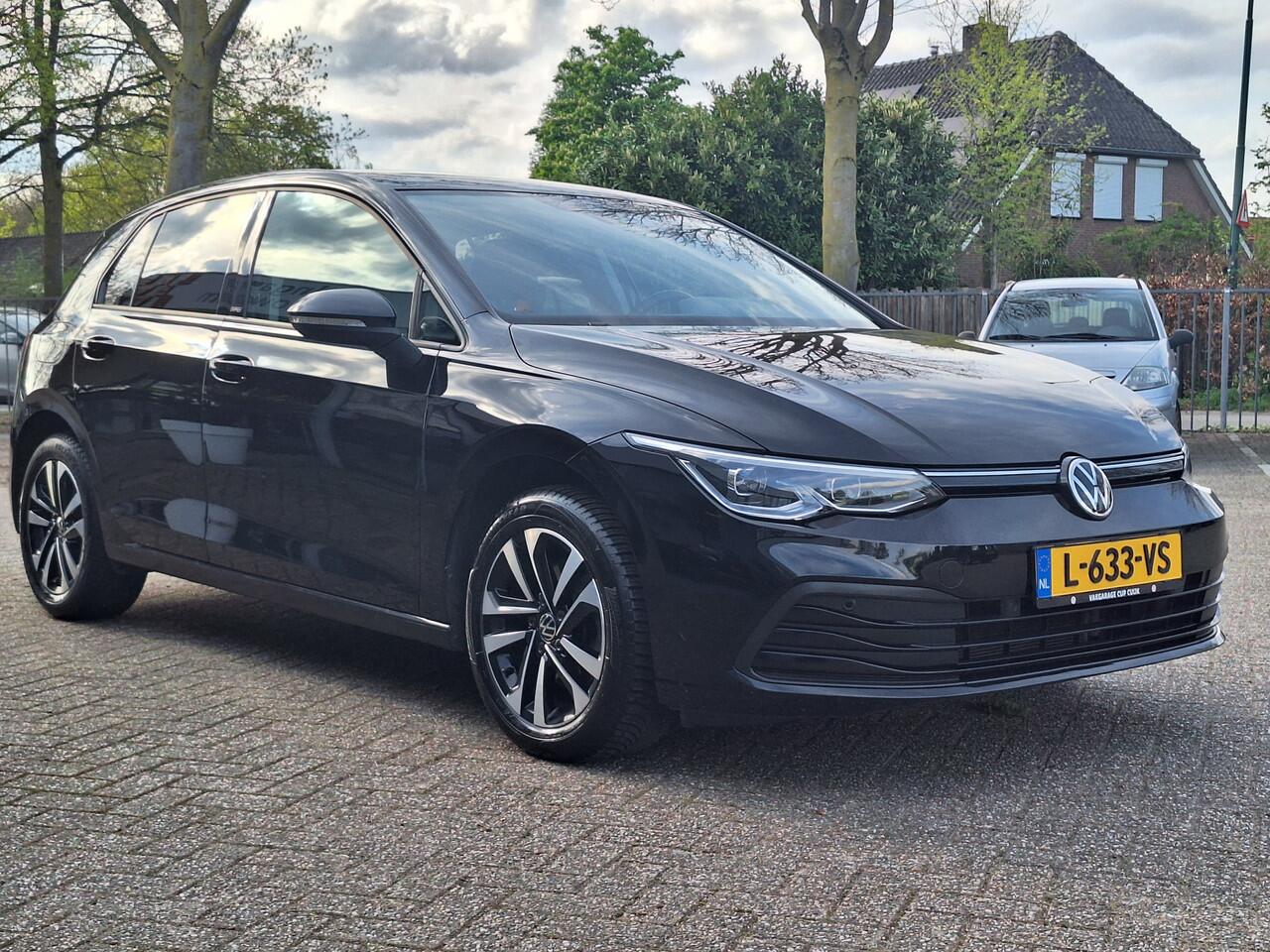 Volkswagen GOLF 1.0 eTSI Life Business Hybride / Automaat / Trekhaak / Camera