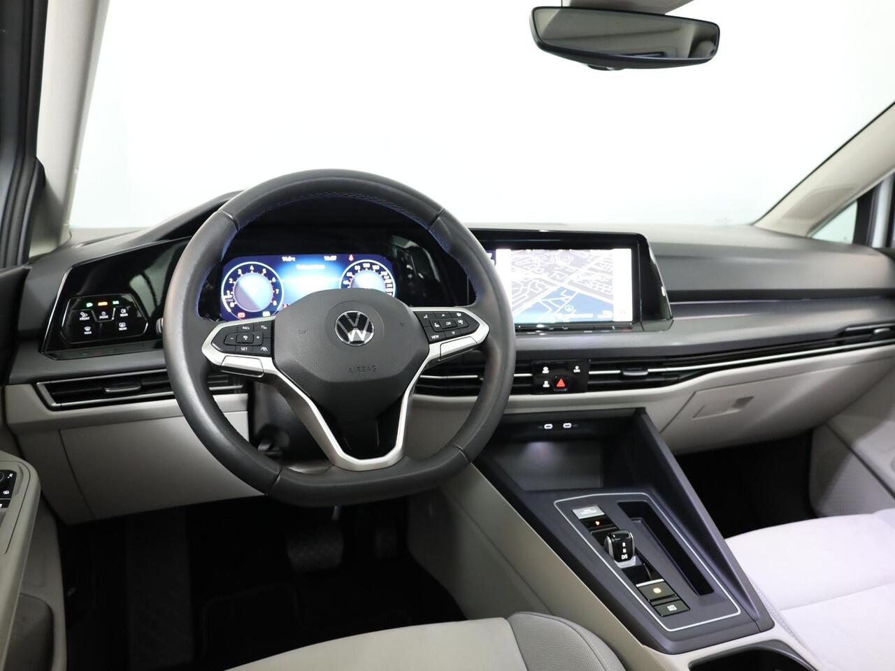 Volkswagen GOLF 1.5 eTSI Style 130 pk Automaat (DSG) | Navigatie | Panoramadak | Parkeersensoren | Adaptieve cruise control | Stoelverwarming |