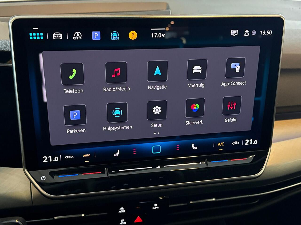 Volkswagen GOLF 1.5 eTSI 115pk DSG Life Edition | LED Plus | Stoel- en stuurverwarming | Extra getint glas