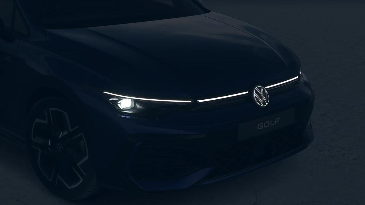 Volkswagen GOLF R-Line Edition | 'App-Connect' draadloze smartphone integratie | Achterbank in ongelijke delen neerklapbaar incl. middenarmsteun en doorlaadmogelijkheid | Afstandscontrolesysteem (Front Assist)