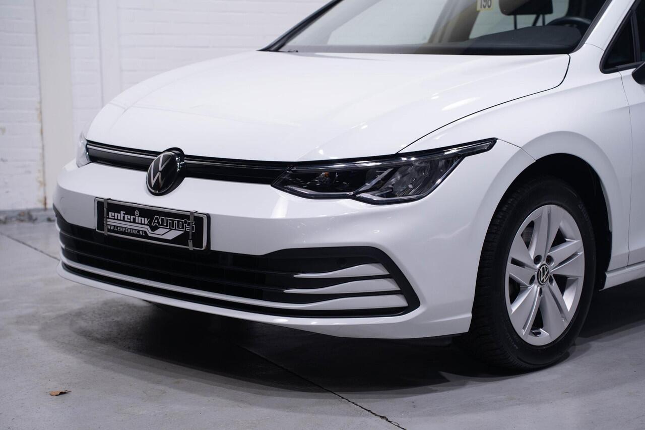 Volkswagen GOLF 1.0 eTSI Life Navi Camera PDC v+a Apple Carplay NAP Rijklaar incl. 12 maanden garantie