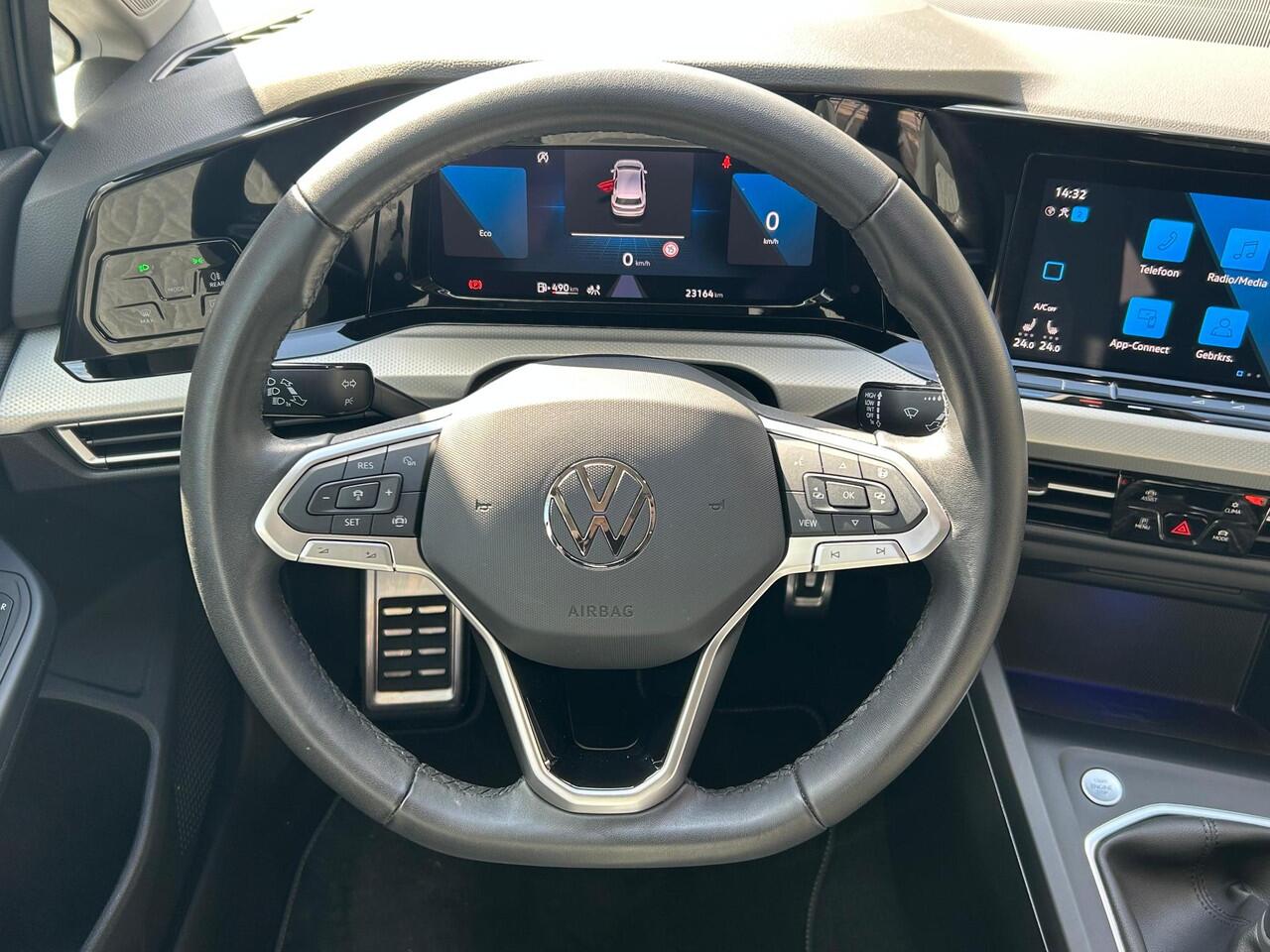 Volkswagen GOLF 1.5 TSI 150PK Move l Sfeer verlichting l Electrische Trekhaak l Navi l Adaptive Cruise l 19"