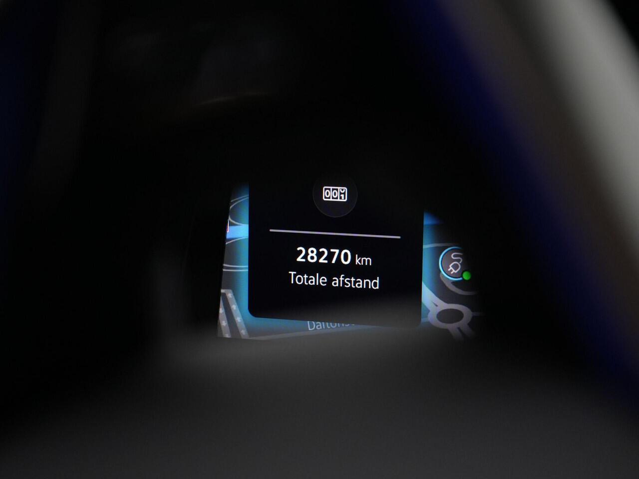 Volkswagen GOLF 1.5 eHybrid 272 pk DSG GTE | Trekhaak | Adaptief onderstel | Head-up display | Stuur-/stoelverwarming