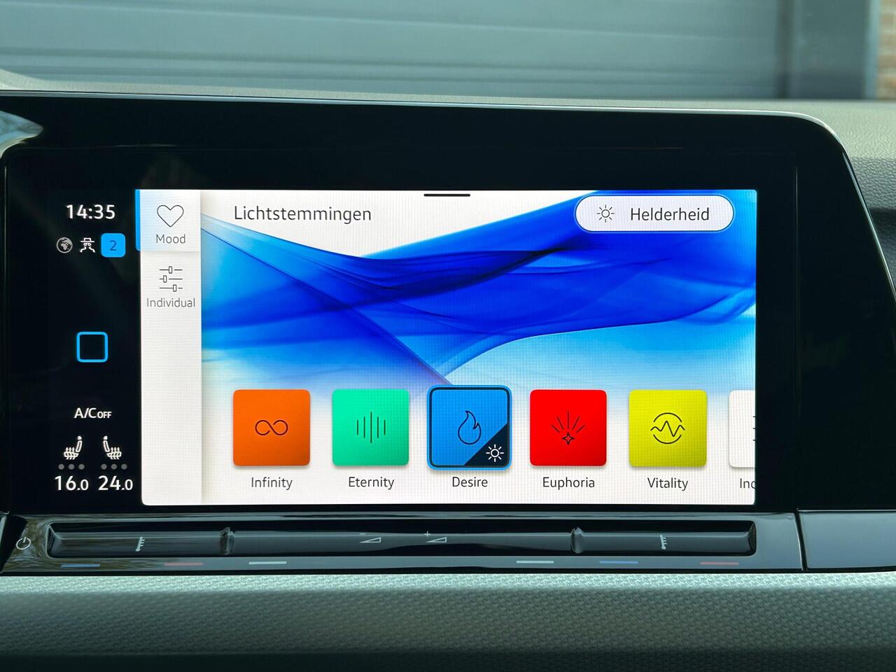 Volkswagen GOLF 1.5 TSI 150PK Move l Sfeer verlichting l Electrische Trekhaak l Navi l Adaptive Cruise l 19"