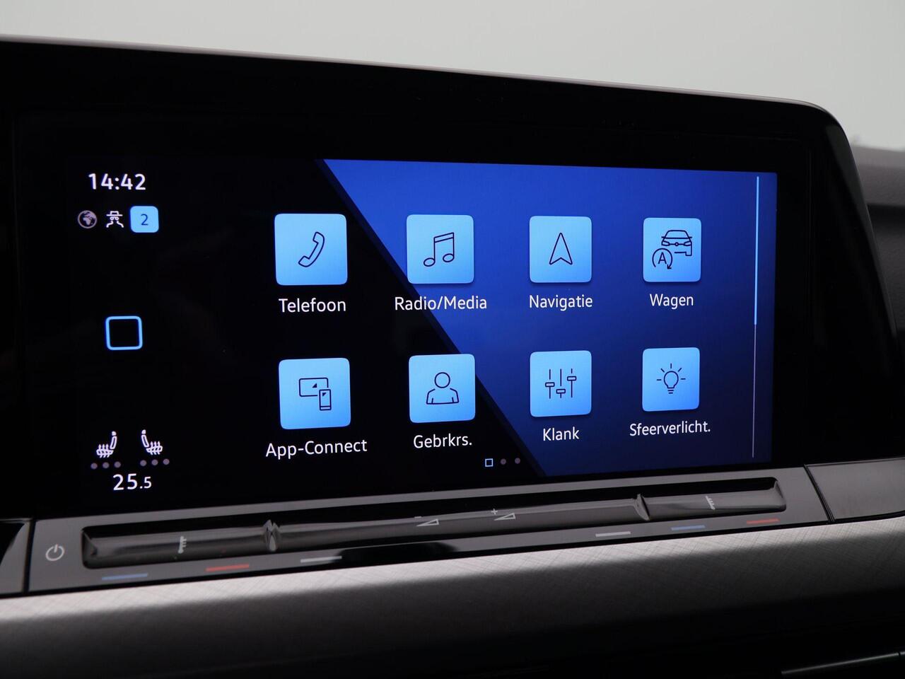 Volkswagen GOLF Variant 1.0 TSi 110 Pk Life Business | LED | Carplay | Parkeersensoren | Navigatiesysteem | Elektrische Stoel | 16 Inch | 47.068 Km!