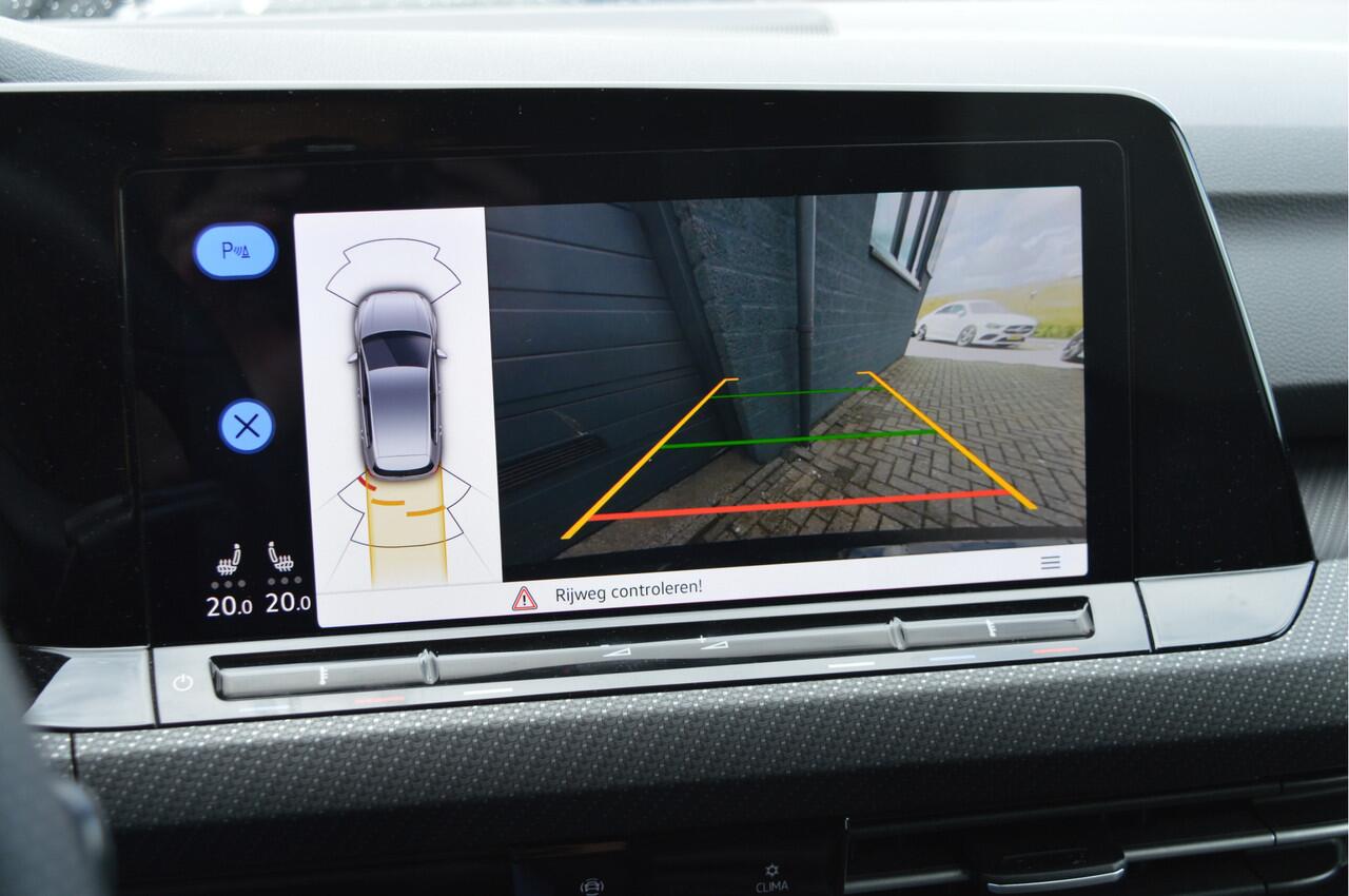 Volkswagen GOLF 1.5 eTSI R-Line | ACC | CAMERA | SFEERVERLICHTING | KEYLESS |