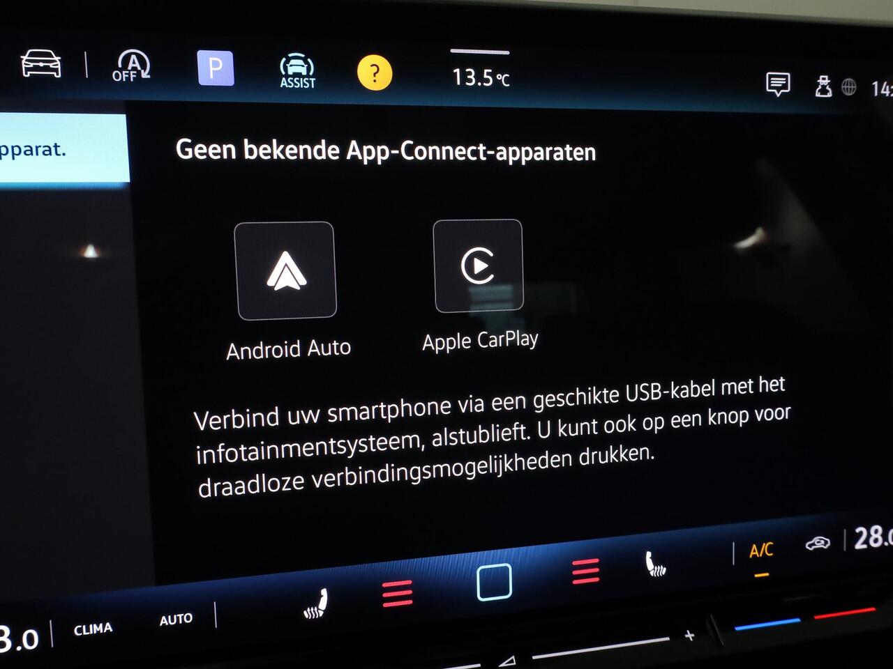 Volkswagen GOLF 1.5 eTSI Life Edition 116 pk Automaat (DSG) | Verlengde garantie | Navigatie via App | Panoramadak | Parkeersensoren | Achteruitrijcamera | Matrix LED koplampen | Stoelverwarming |