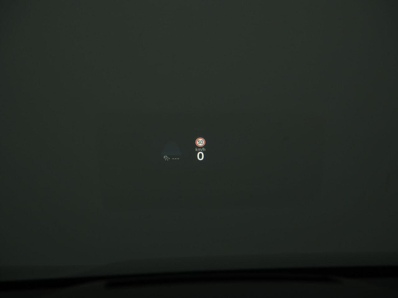 Volkswagen GOLF 1.5 eTSI 150 pk DSG R-Line Edition | Panoramadak | IQ Light | Head-up display | Sportstoelen | Stoel-/stuurverwarming | 18 inch