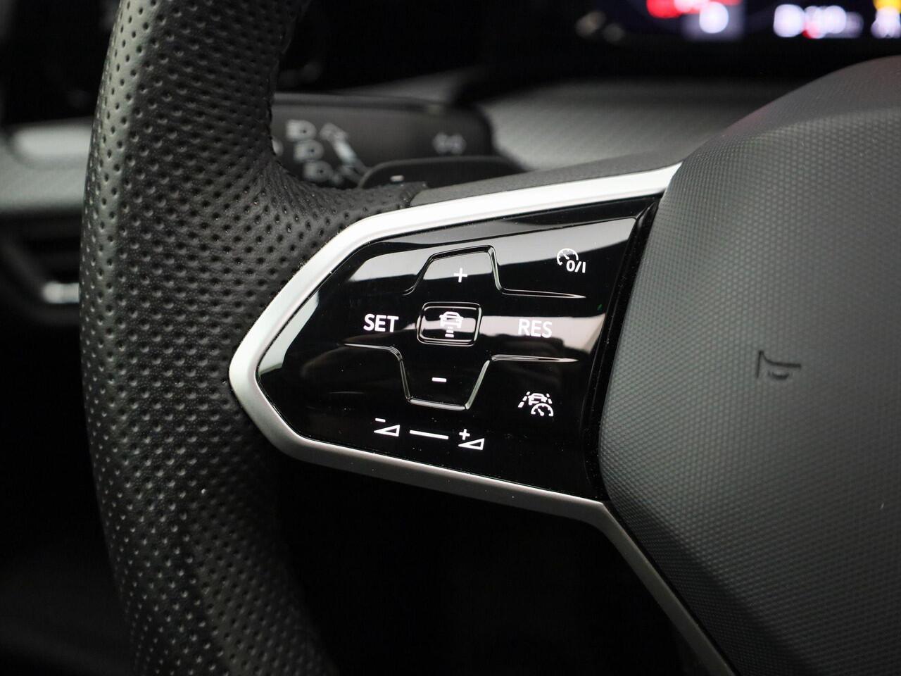 Volkswagen GOLF 1.5eTSI/150PK R-Line DSG · Panoramadak · Stoel- & Stuurverwarming · Camera + Parkeersensoren · Garantie tot februari 2026