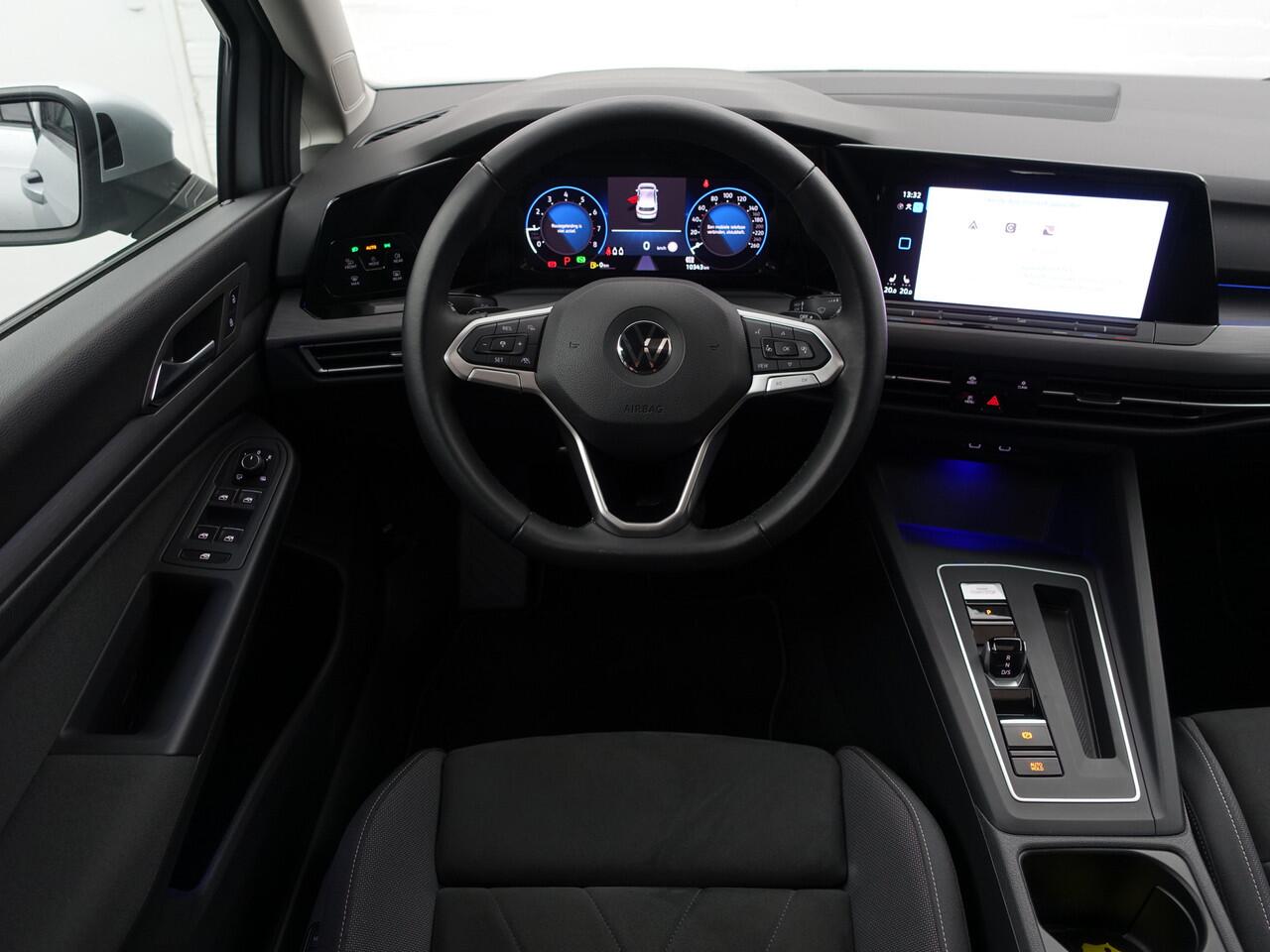 Volkswagen GOLF 1.5 eTSI R Line Aut- NAP 10dkm, Panoramadak, Sfeerverlichting, Camera, Ergo Active, Stoelmassage