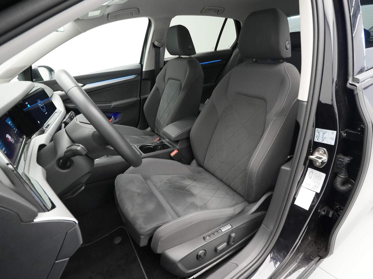 Volkswagen GOLF 1.0 TSI Life Business Navigatie Memory Massagestoel Parkeersensonren 24