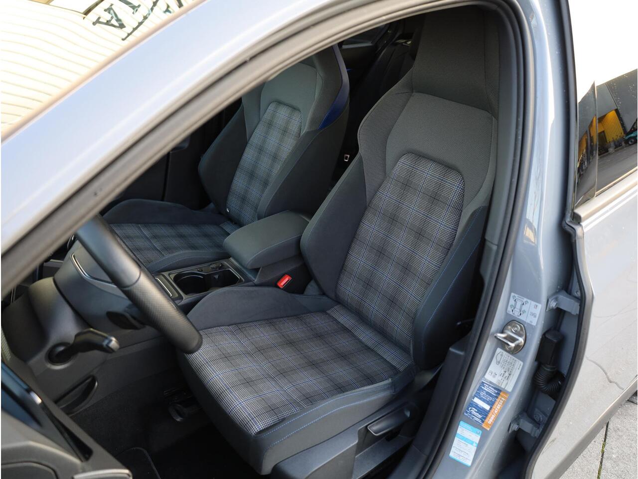 Volkswagen GOLF GTE 1.4 eHybrid 245PK | Achteruitrijcamera | Adaptive Cruise | Stoel&Stuurverwarming | Getint Glas | Carplay/Android |