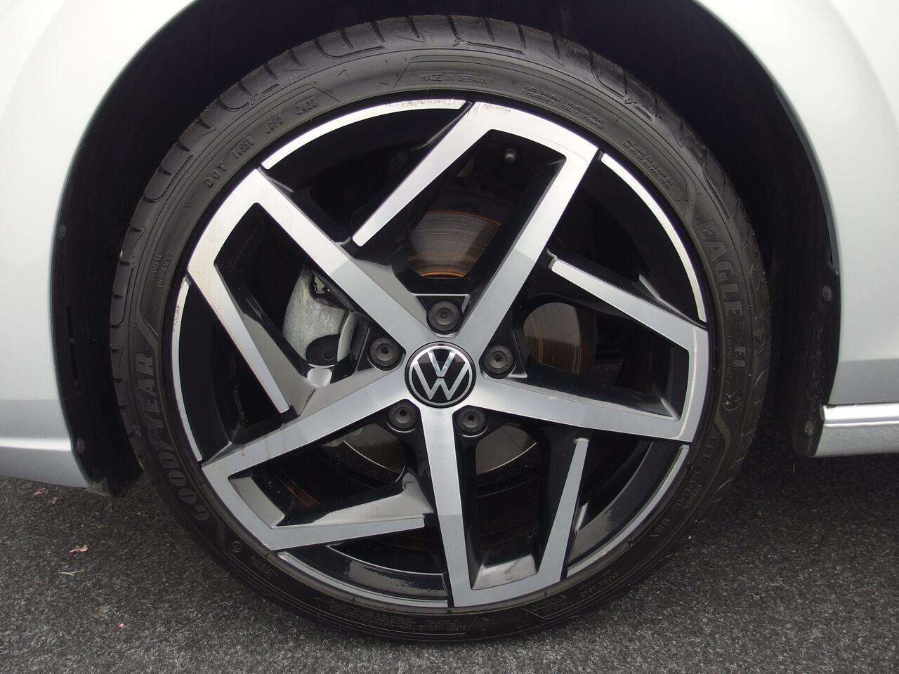 Volkswagen GOLF 1.5 eTSI 150PK 1st Edition Style AUTOMAAT / PANORAMADAK / FULL LED / SFEER / STOELVERW / NAVI / CARPLAY / DAB+ / ACC / NL-AUTO