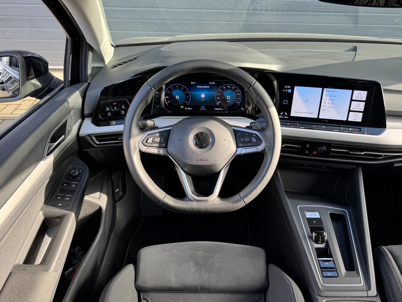 Volkswagen GOLF VARIANT 1.5 eTSI LIFE BUSINESS I AUTOMAAT I TREKHAAK I P-CAMERA I APPLE CARPLAY I CLIMATE CONTROL