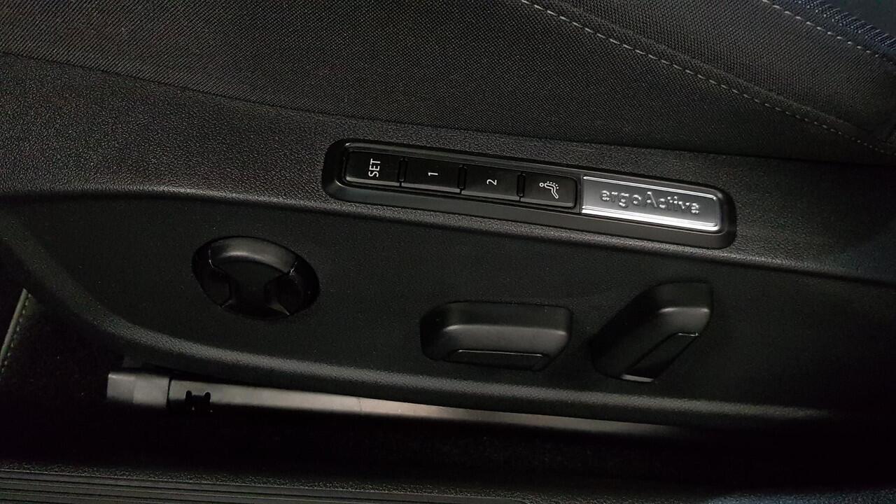 Volkswagen GOLF 1.5 eTSI 150pk DSG Style | Navigatie | Climate Control | Camera | Parkeer sensoren | 18" LMV| Led | Keyless entry | Stoelverwarming